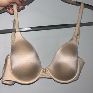 Woman’s 36C Maidenform Demi bra